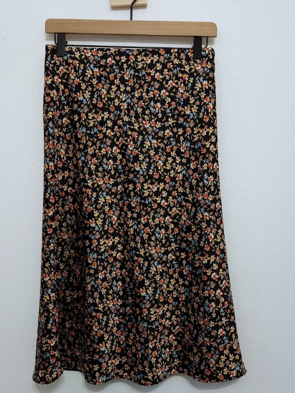 LOFT Petites Floral Midi Skirt Black Ditsy Floral Sz SP